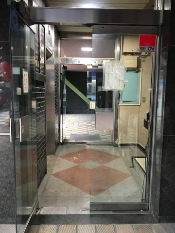 川岸会館のエントランス
