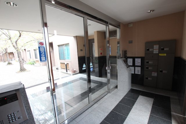 ロイヤルガーデンヴィラ箱崎ウエストステージのエントランス