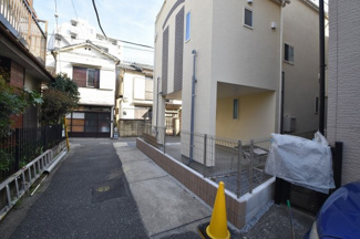 【前面道路含む現地写真】 | 現地見学や資料請求などお気軽にお問合わせ下さい。
周辺環境とあわせて現地ご案内致します。