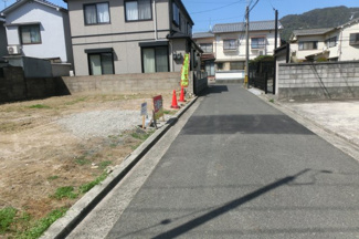 【前面道路含む現地写真】