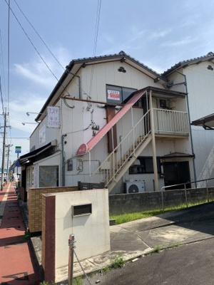 【外観】 | 荒尾市西原町貸店舗 | ファミリーマート西原店のすぐそば。ことらの看板が目印です。
