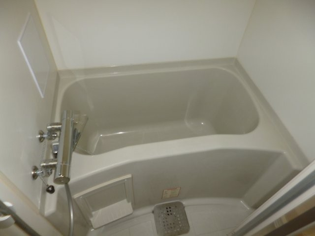 倉敷市上東のアパートの浴室