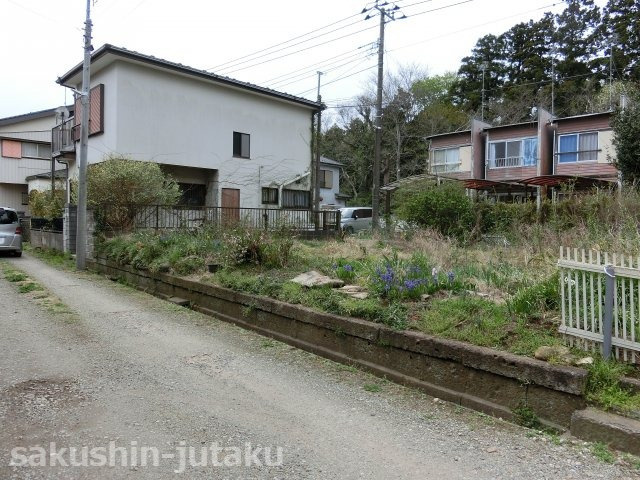 柏井町　土地　の前面道路含む現地写真|柏井町　土地　建築条件なし　更地　両面道路（東南側・北西側）丁度いい約４２．９坪　