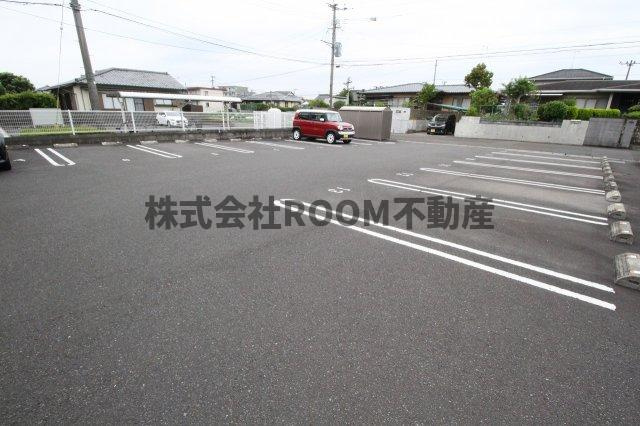 ル・グラン花繰　Ⅰ・Ⅱの駐車場