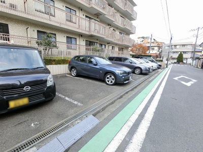 【駐車場】 | パーク・ハイム南軽井沢 | 平置き駐車場です。