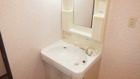 グランテージ丸太の洗面所|独立洗面台つきです