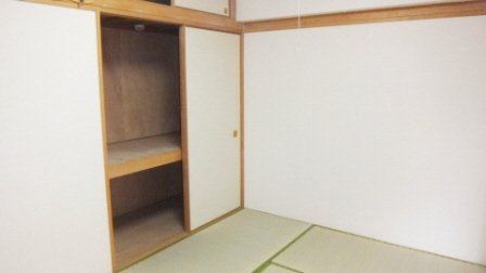 グランテージ丸太の居間・リビング|和室収納