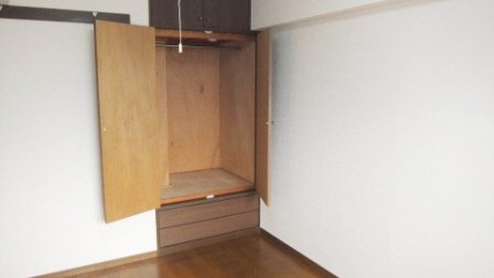 グランテージ丸太の収納|廊下側洋室収納