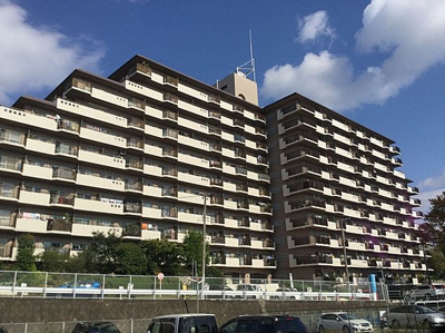 【外観】 | 青葉丘マンション | 【現地写真】鉄骨鉄筋コンクリート造の
178戸の大型マンション♪