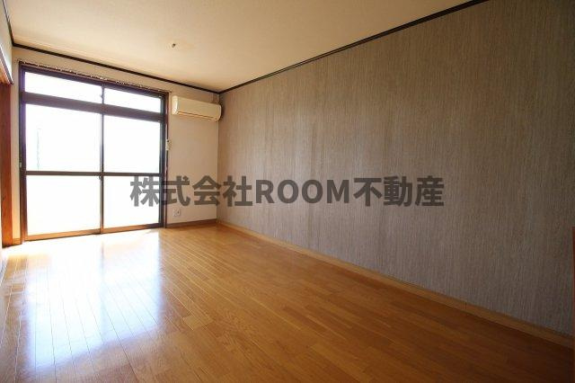 丸久第12コーポ A・B・C・D棟の居間・リビング|おしゃれな居間です