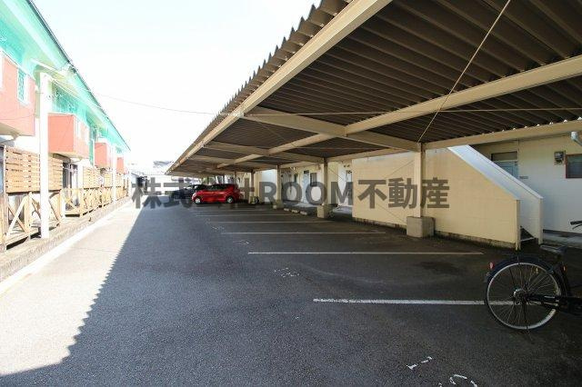 丸久第12コーポ A・B・C・D棟の駐車場|駐車場完備です