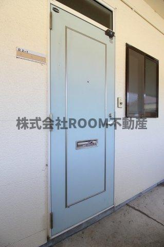 丸久第12コーポ A・B・C・D棟の玄関|落ち着いた玄関です