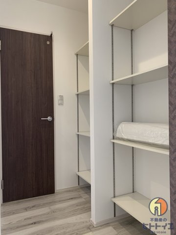 オラス本山の収納|専用の収納スペースです。洗面前にあるのでタオルなど収納できます。