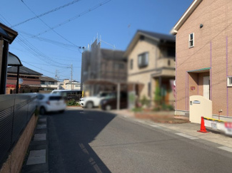 【前面道路含む現地写真】