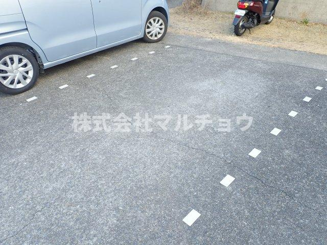 日野マンションの駐車場|カースペースがあります