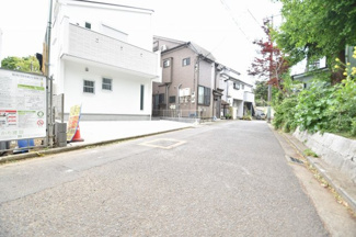 【前面道路含む現地写真】 | ゆとりある緑豊かな住宅街！