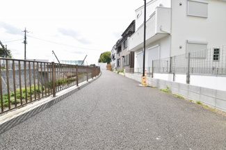 【前面道路含む現地写真】 | 現地見学や資料請求などお気軽にお問合わせ下さい。
周辺環境とあわせて現地ご案内致します。