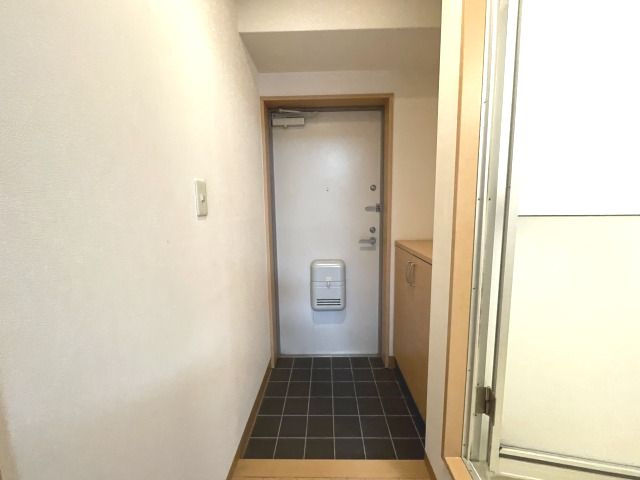 アスターハウス新本町の玄関|明るい玄関です