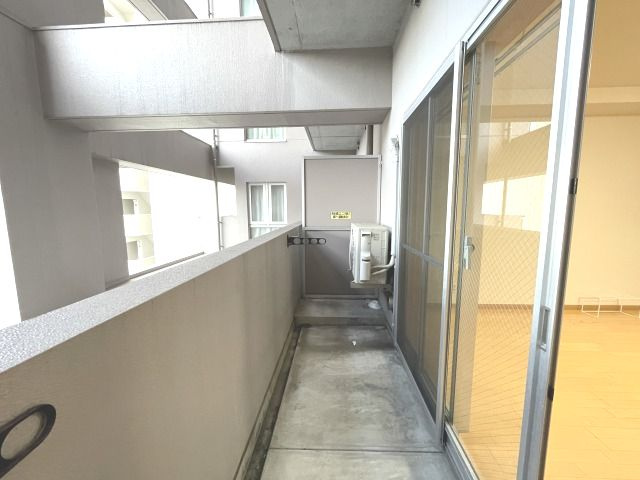 アスターハウス新本町のバルコニー|外からの目が気にならないバルコニーで洗濯物が干せます