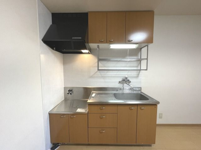 アスターハウス新本町のキッチン|コンパクトなキッチンで掃除もラクラク