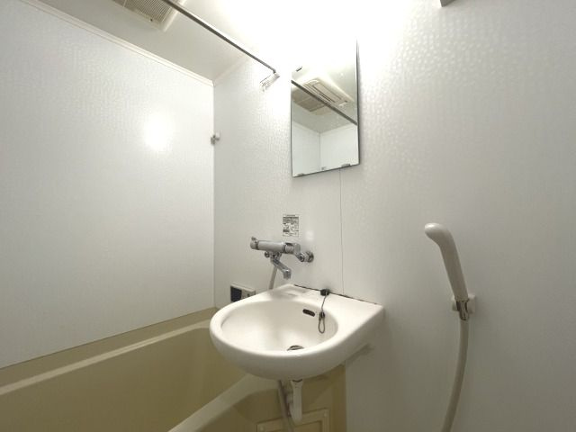 アスターハウス新本町の洗面所|コンパクトで使いやすい洗面所