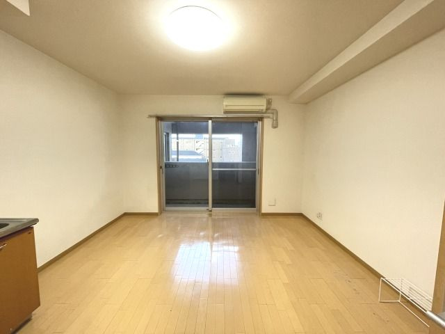 アスターハウス新本町の洋室|落ち着いた色調の洋室です