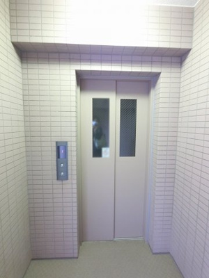 【その他共用部分】 | クリオ上星川伍番館 | お買い物時やベビーカーの出し入れに便利なエレベーター付です。