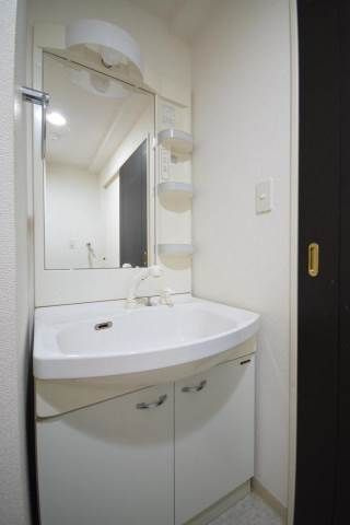 【洗面所】 | SDマンション博多駅南 | 忙しい朝には欠かせない洗面所です