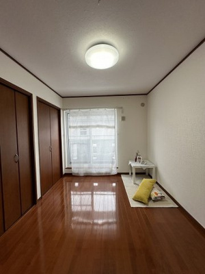 【洋室】 | ブランシェⅡ | 2階・南西向き洋室6帖☆バルコニーに繋がるお部屋です！ベッドを置いて寝室にするのもオススメです☆