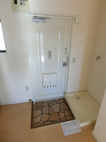 カクサンコーポの玄関