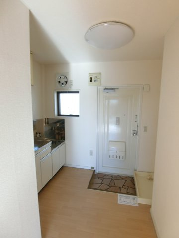 カクサンコーポの玄関