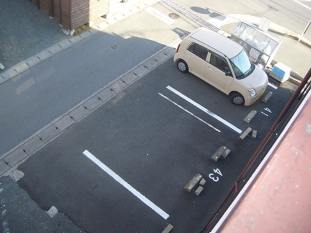 カクサンコーポの駐車場