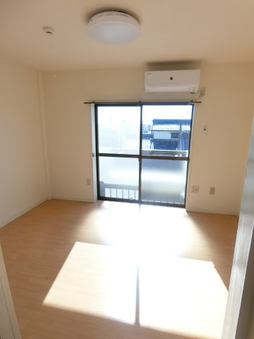 カクサンコーポの洋室|落ち着いた色調の洋室です