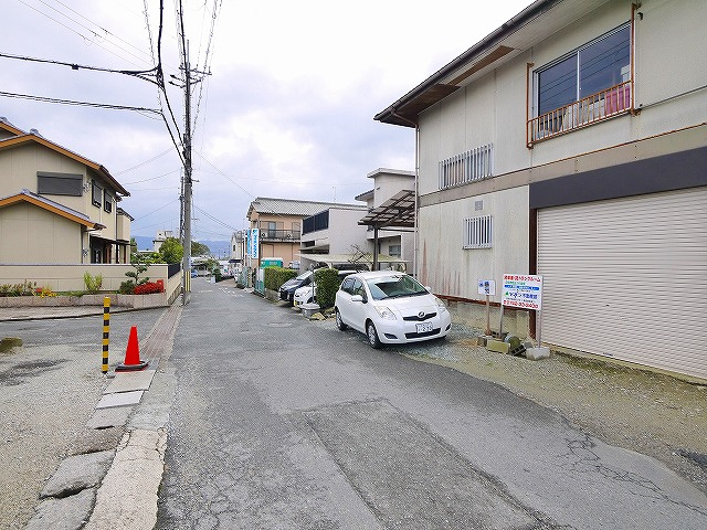 平松倉庫の駐車場