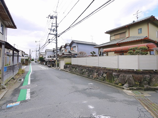 平松倉庫の駐車場