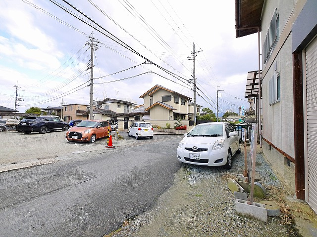 平松倉庫の駐車場