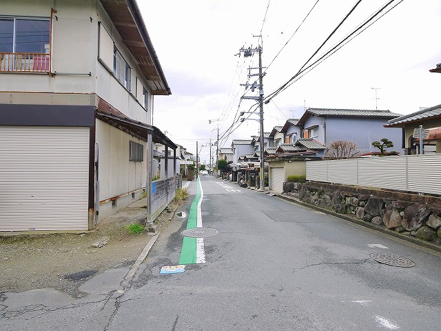平松倉庫の駐車場