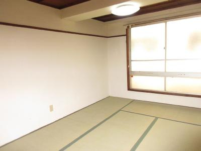 大建ビル　の居間・リビング|照明も新しいです