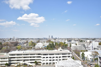 【展望】 | シーアイマンション府中 | 武蔵野の緑を存分に楽しめるのは、低層住宅地域ならではの眺望。夜は星空を見ながらご家族で語り合いを…