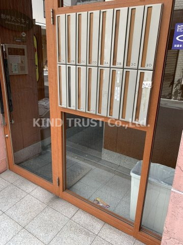 レオン天神橋のエントランス|毎日通るエントランスはこのようになっています