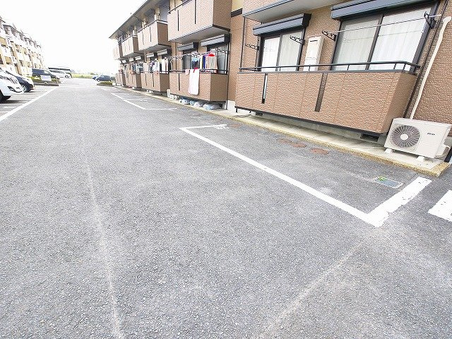 サニーコートA（杏町）の駐車場|駐車スペースもあります