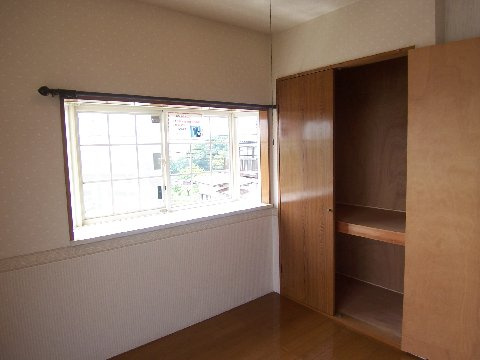 【内装】 | フレグランス徳山 | 出窓と収納です。