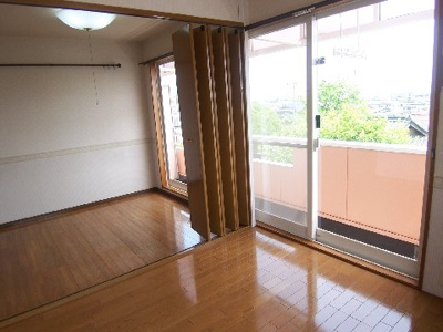 【バルコニー】 | フレグランス徳山 | 広いベランダが気持ちも広くなって使いやすいですよ。