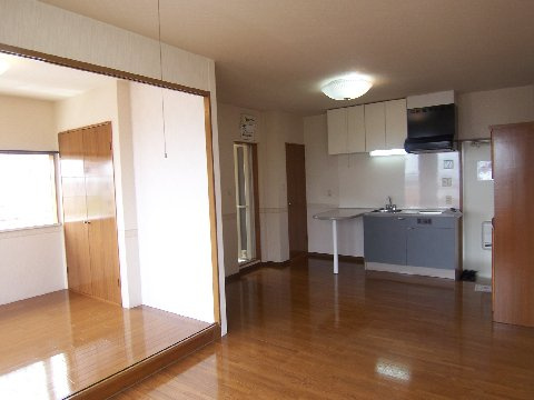 【居間・リビング】 | フレグランス徳山 | キッチンでお茶を入れて隣のカウンターで！