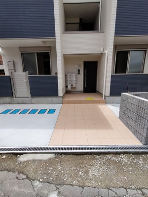 【エントランス】 | ラージヒル長瀬EAST