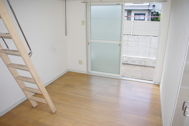 レオパレス法蓮町の居間・リビング