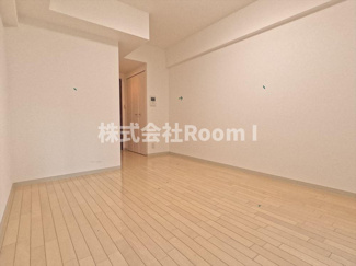 【寝室】 | アーデン谷町 | 広くて明るい寝室