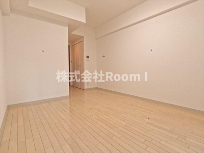 【寝室】 | アーデン谷町 | 広くて明るい寝室
