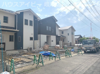 【外観】 | 岐阜市菅生　新築建売　全3棟　オール電化住宅！駐車場並列3台可能！長期優良住宅・耐震等級3♪
