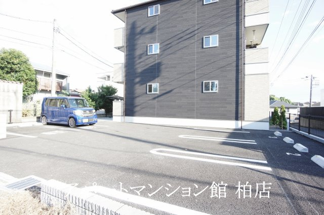 クレール　パルの駐車場